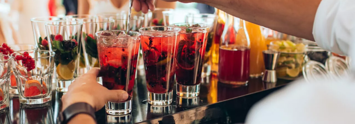 Open Bar Wedding Guide: Everything to Know Open Bar Wedding Guide: Everything to Know